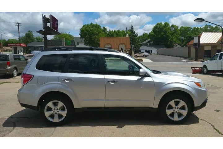 $12999 : 2010 Forester 2.5XT Limited image 6