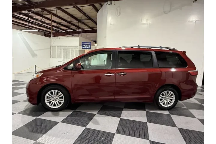 $24929 : Sienna 2017 image 7