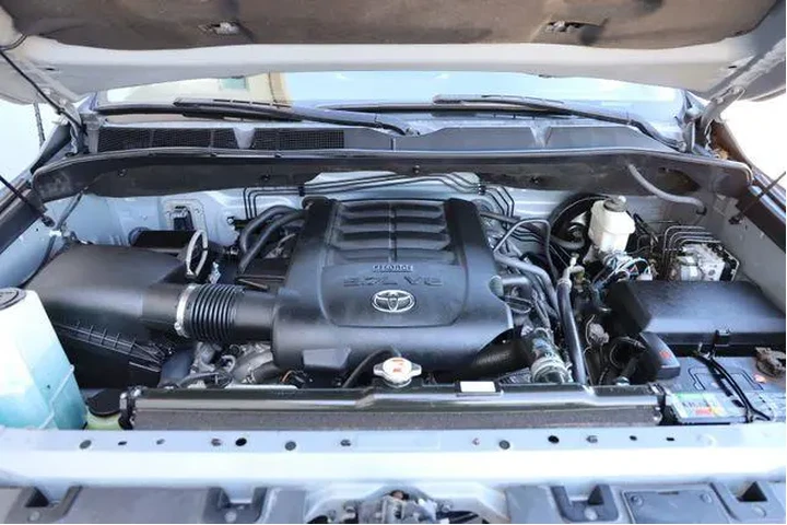 $30172 : Toyota Tundra 2018 4x4 SR5 4 image 10