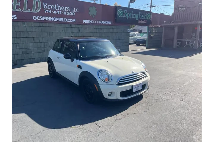 $7995 : 2013 MINI Hardtop Cooper image 4