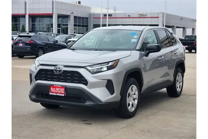 $25498 : Toyota RAV4 2024 AWD LE 4dr image 3