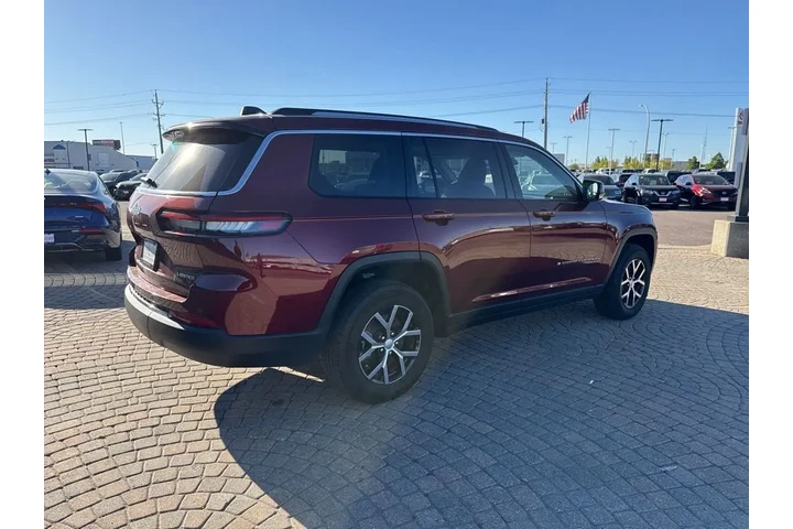 $37999 : 2023 Grand Cherokee L Limited image 5