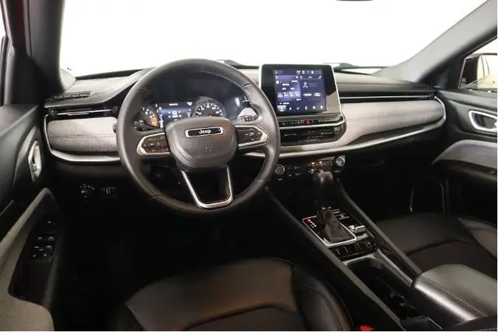 $25435 : Jeep Compass 2025 4x4 Latitu image 2