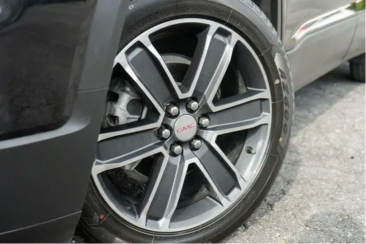 $30095 : GMC Acadia 2022 4x4 SLT 4dr image 2