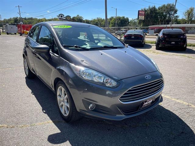 $6300 : 2017 Fiesta SE image 1