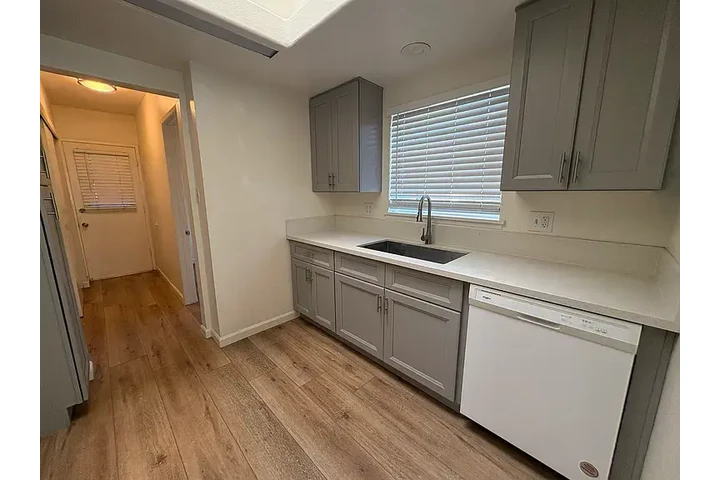 $800 : Remodeled kitchen and bathroom image 6
