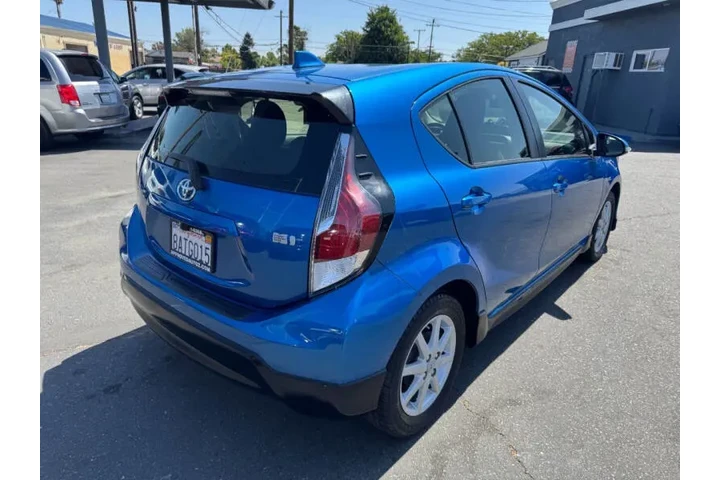 $12998 : 2017 Prius c One image 6