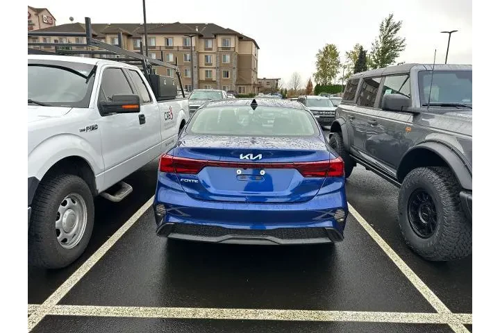 $18922 : Kia Forte 2023 LXS 4dr Sedan image 6