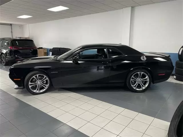 $26956 : Pre-Owned 2022 Challenger R/T image 10