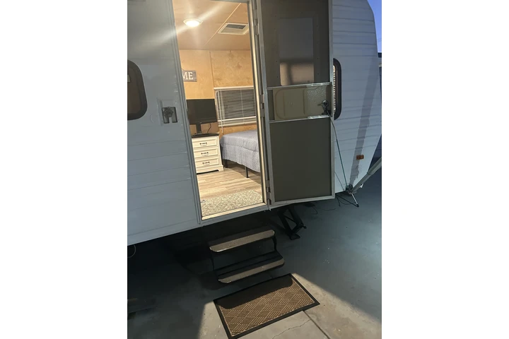 $850 : RENTO TRAILA  (RV) EN COMPTON image 2