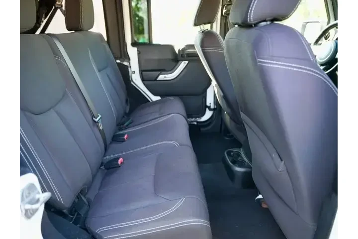 Jeep Wrangler Unlimited 2013 image 10