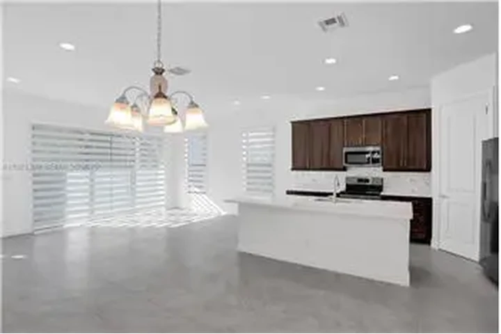 $4500 : Rental property with 3 bedro image 4