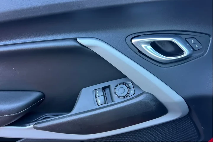 Chevrolet Camaro 2022 LT 2dr image 10