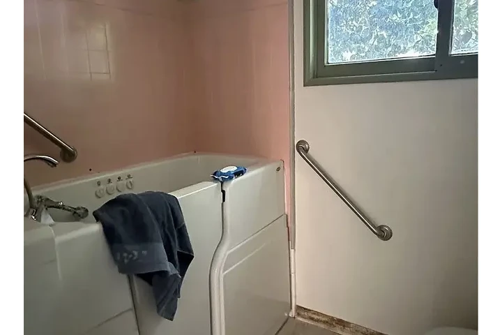$1300 : Located on a desirable corner image 7