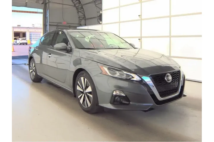 $18879 : Nissan Altima 2022 2.5 SL 4d image 4