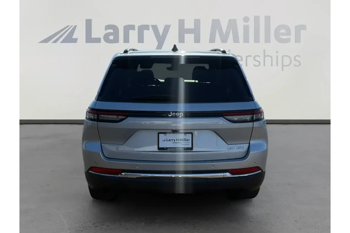 $24961 : Jeep Grand Cherokee 2023 4x2 image 4