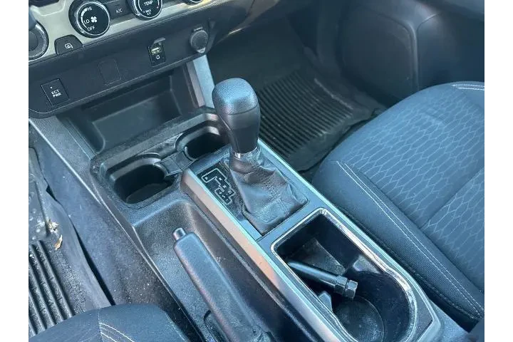 $28816 : Toyota Tacoma 2017 4x4 TRD P image 8