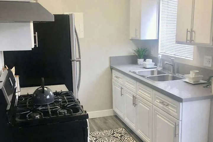 $2250 : New 2bed 1bath available image 4