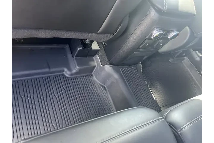 $36988 : Ford Explorer 2023 AWD XLT 4 image 10