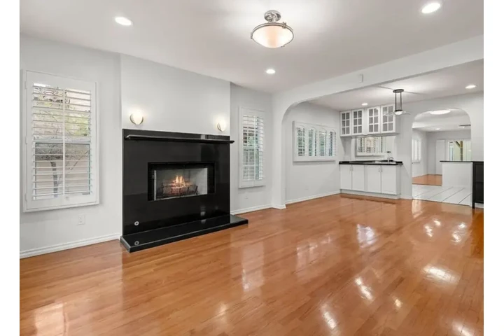 $2400 : Nice 3Bedroom House in LA image 2