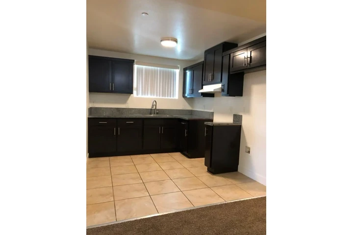 $1900 : 2Bedroom 1Bath Apartment in LA image 3