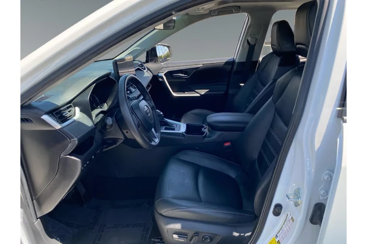 $34860 : Toyota RAV4 2024 XLE Premium image 9