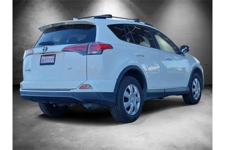 $13529 : Toyota RAV4 2017 LE 4dr SUV image 3