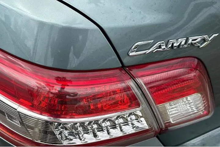 $9995 : Toyota Camry 2011 SE 4dr Sed image 6