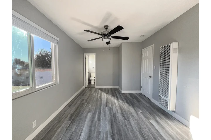 $1100 : Remodelado Apt en Huntington🏡 image 2