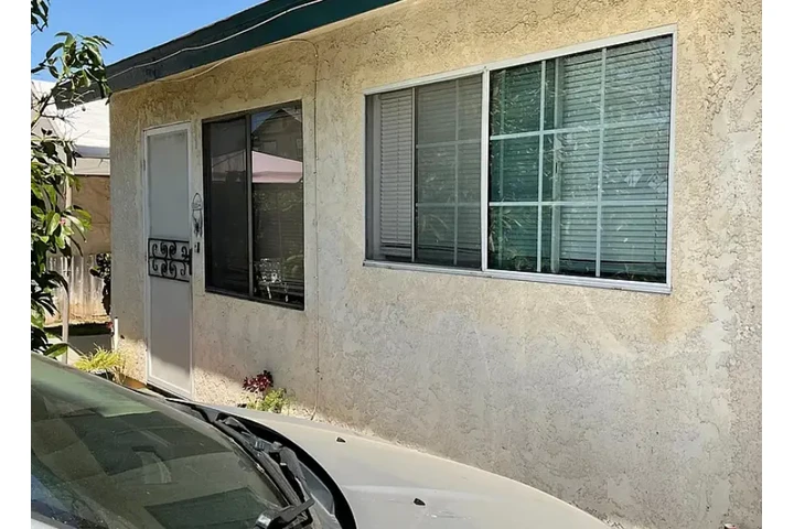 $930 : Large one bedroom, one bath image 1