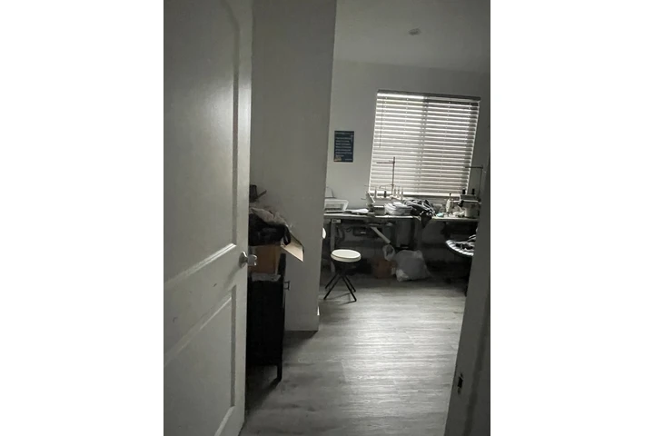 $1100 : Rento Cuarto en Bell Garden image 4