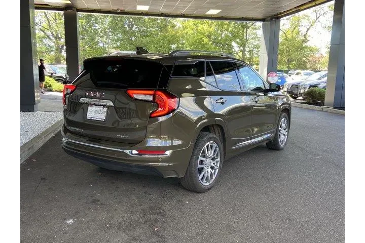 GMC Terrain 2024 AWD Denali image 5