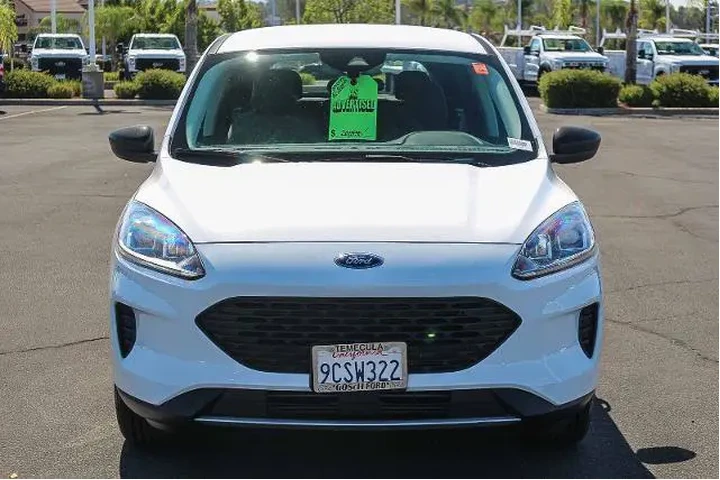 $17555 : Ford Escape 2022 S 4dr SUV image 2