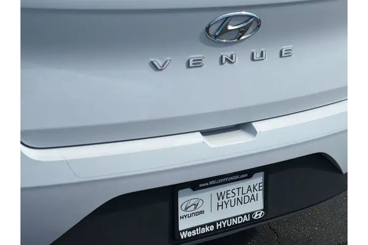 $14990 : Hyundai VENUE 2020 SEL 4dr C image 6