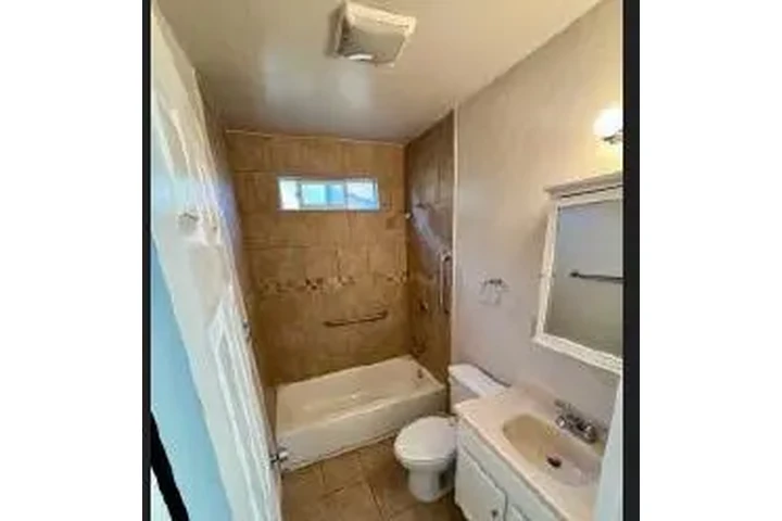 L.A./ 90037  SE RENTA CASA image 5