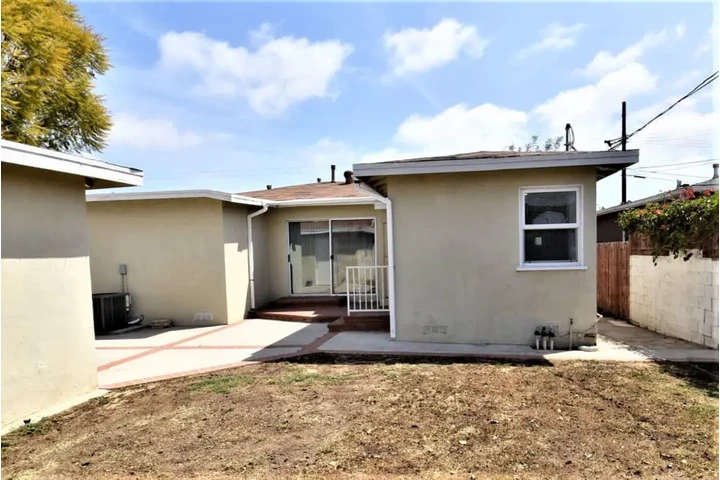 $2300 : Available 3Bed 1Bat in LA image 3