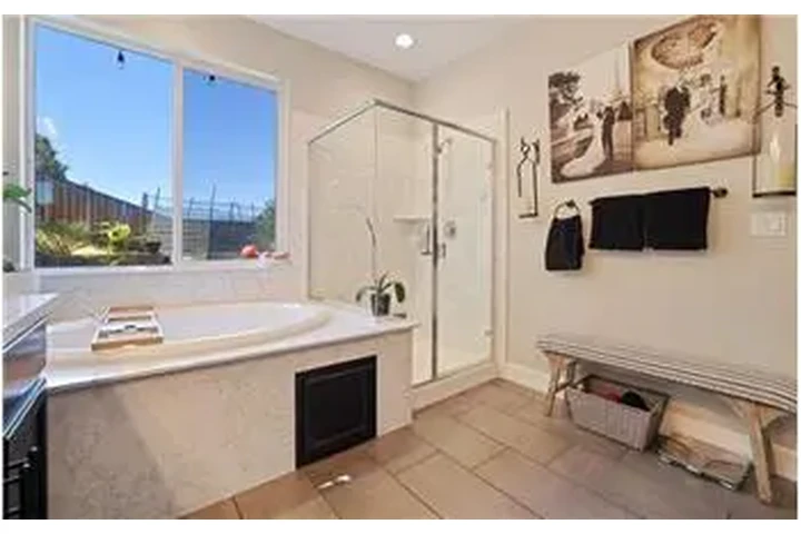 $3600 : Rental property with 4 bedro image 8