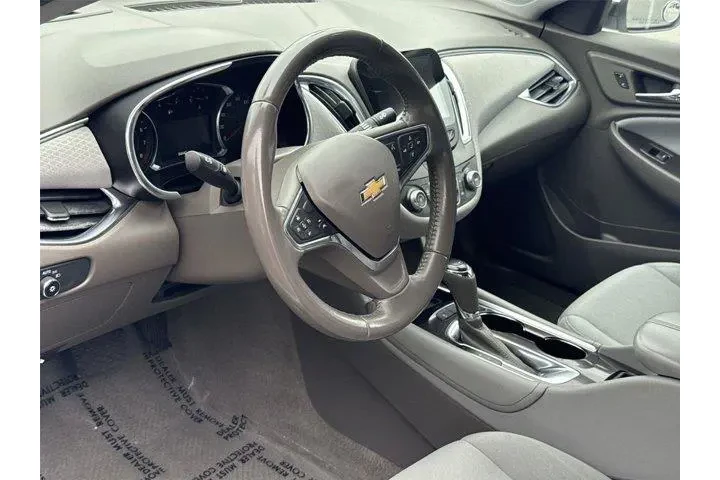 $14250 : Chevrolet Malibu 2018 LT 4dr image 9