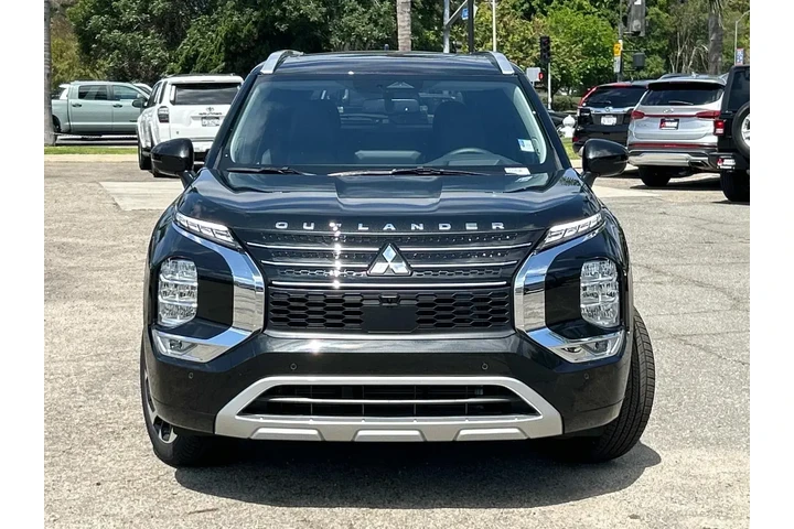 $29428 : Mitsubishi Outlander 2024 SE image 1