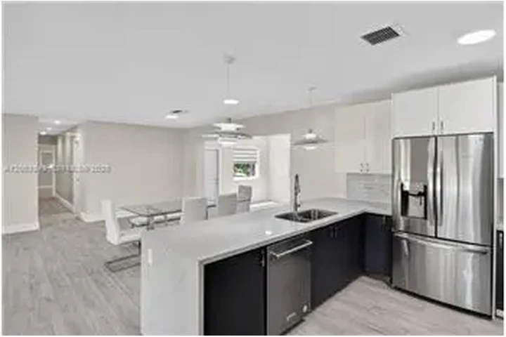 $6900 : Rental property with 3 bedro image 8