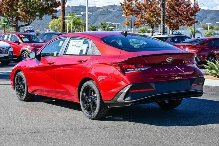 $25500 : Hyundai ELANTRA 2026 SEL Spo image 8