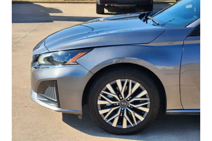 $19995 : Nissan Altima 2024 2.5 SV 4d image 8