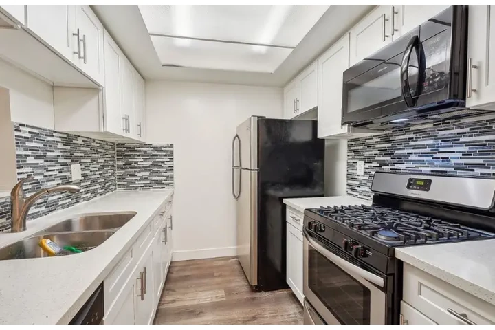 $2350 : Los Angeles image 5