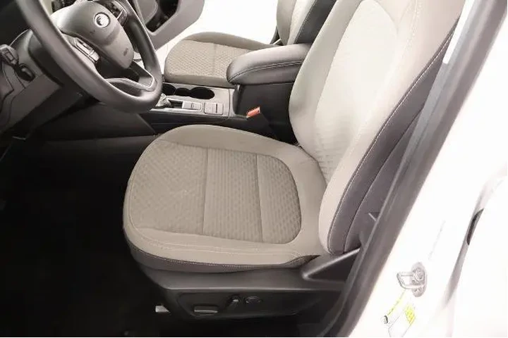 $19849 : Ford Escape Hybrid 2022 SE 4 image 10