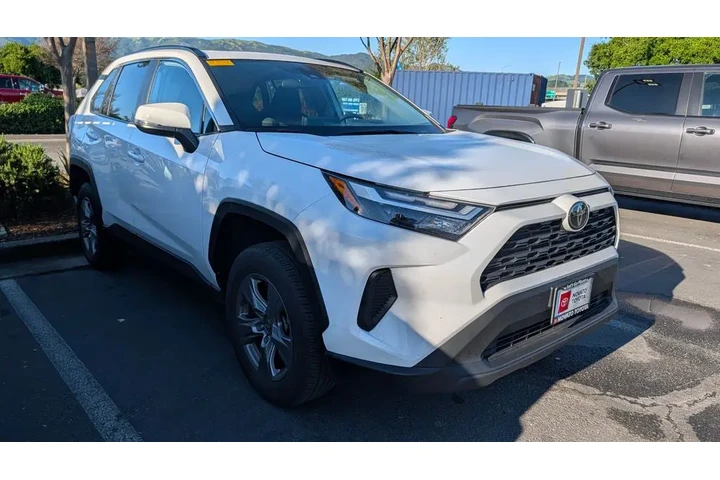 $32990 : 2024 RAV4 XLE image 6