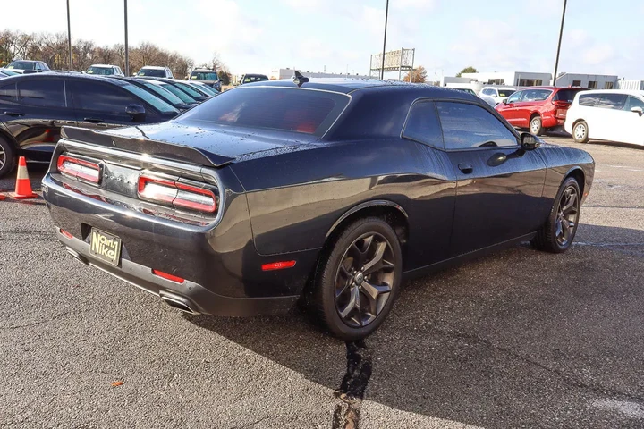 $16688 : 2018 Challenger SXT Plus image 4