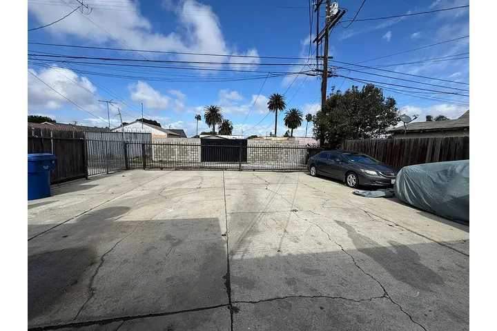 $1100 : Casa unifamiliar de 3 Recamara image 1