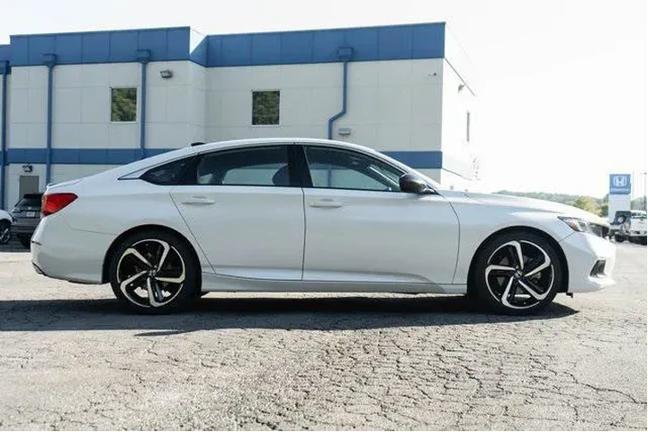 $27346 : Honda Accord 2022 Sport 4dr image 10