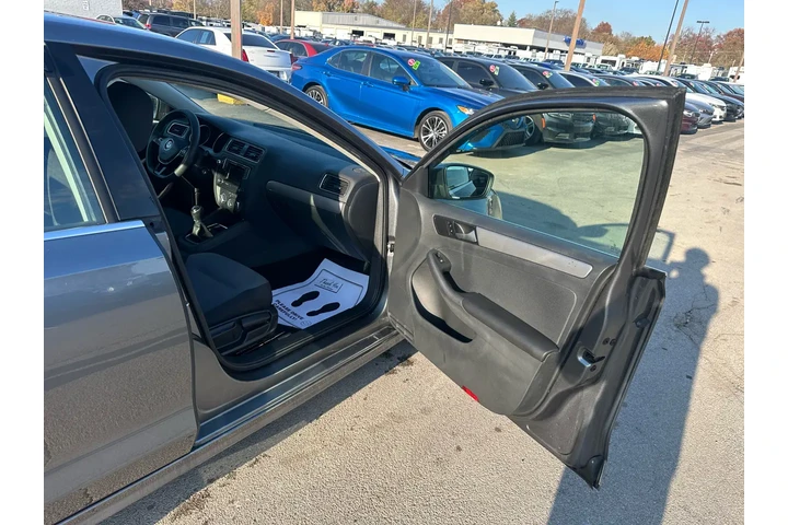 $6980 : 2017 Jetta 1.4T S Manual image 6