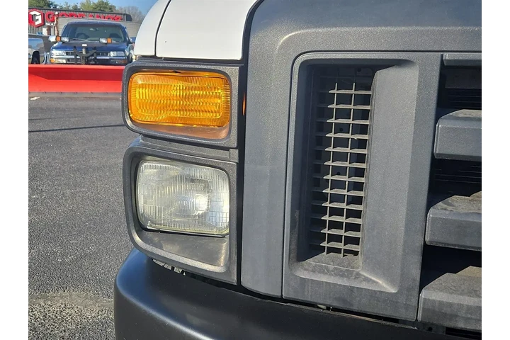 2014 Econoline E-150 image 9